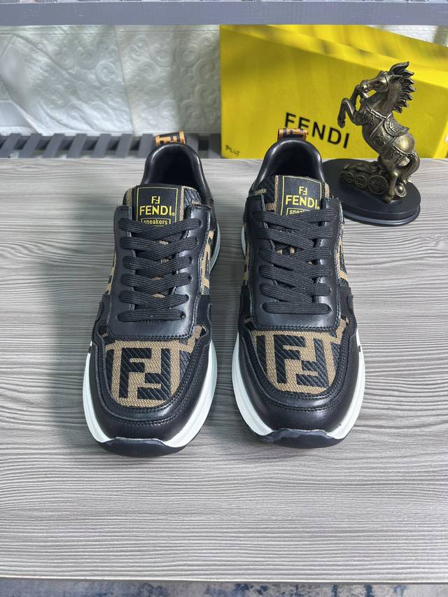 Fendi 芬迪 2024早春 -高端品质 原单 -鞋面：高科技飞织纳米面料 -内里：羊皮内里 -垫脚；超级透气运动网眼 -大底：原版超轻大底 -超高品控 做工